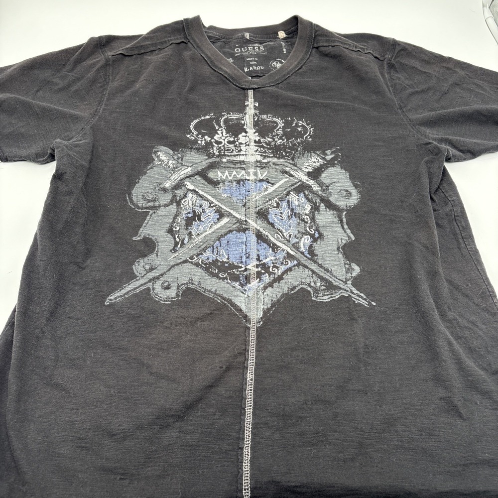 Guess‎ Denim And Dry Wear T-shirt Mens V-neck Size Large Screen Print Black
